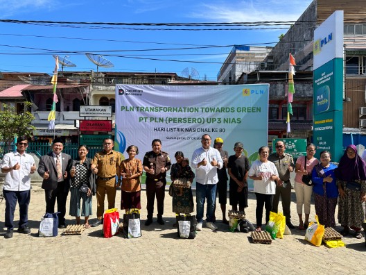 Semarak HLN 80 dan Hari Sumpah Pemuda, PLN UID Sumut Salurkan Bantuan Bagi Warga Kurang Mampu