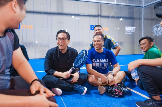 Wali Kota Medan Berolahraga Padel Bersama Pemuda Lintas Agama