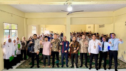 OJK Edukasi Keuangan Syariah Kepada Santri dan Santriwati di Ponpes Usman Syarif