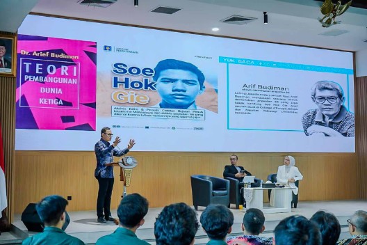 Rico Waas Dorong Mahasiswa Berani Jadi Pemimpin