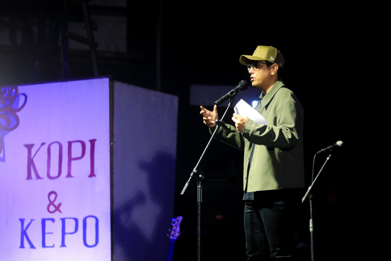 Di Taman Budaya, Rico Waas Rayakan Sastra Lewat Musikalisasi Puisi Kopi dan Kepo