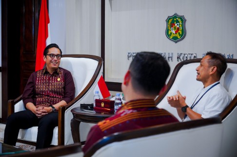 Wali Kota Rico Waas Terima Pamit Kepala OJK Sumut : Pengawasan Judi Online Jadi Sorotan