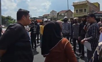 Puluhan Massa AMPK Sumut Geruduk Polda Sumut, Desak Kapolda Copot Kasat Reskrim Polres Binjai