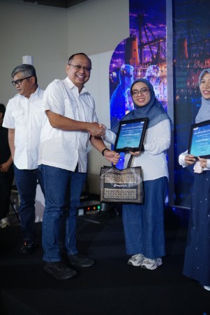 Pelindo Regional 1 Cabang Belawan Raih Best Corporate Branding Award Pada Forum Humas Regional 1