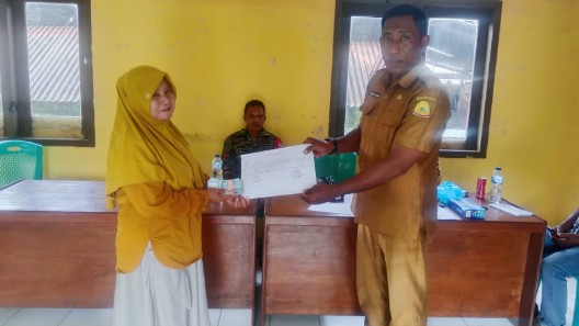 Pemdes Wolio Salurkan BLT – DD Tahap Pertama Kepada 28 KPM