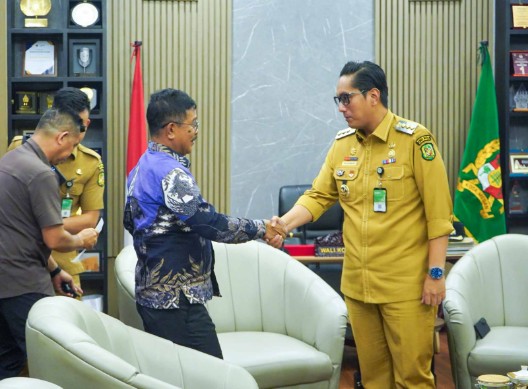 Rico Waas Dukung Peningkatan Sarana Rumah Ibadah