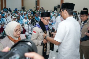 Tiba di Asrama Haji, Wali Kota dan Wakil Wali Kota Sambut Hangat Kepulangan Jemaah Haji Kloter 14 Asal Kota Medan