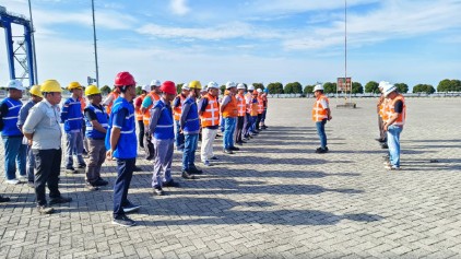 MT Perkuat Budaya Keselamatan Melalui Safety Down di Terminal Kuala Tanjung
