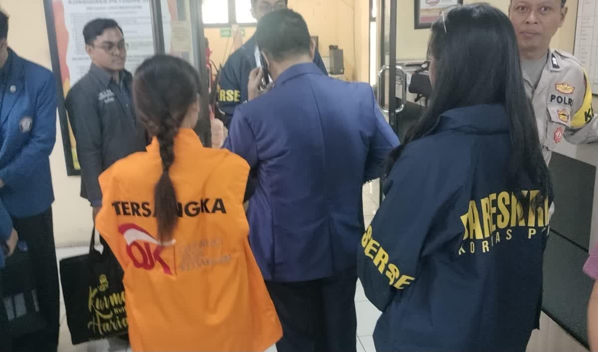OJK Serahkan Tersangka Perkara Perbankan PT BPR DCN Ke Kejaksaan Negeri Batu Malang