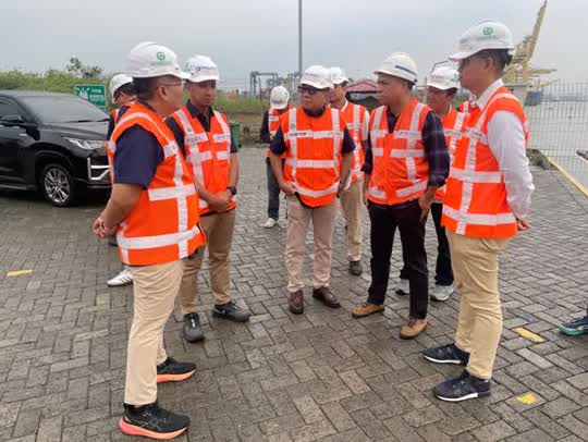 Komisaris PT Pelindo Terminal Petikemas Kunjungi BNCT : Bahas Operasional dan Rencana Pengembangan Terminal