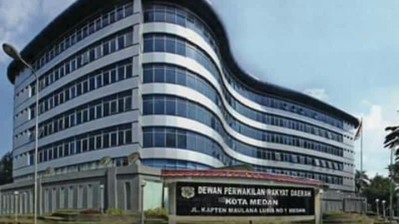 Sekretariat DPRD Medan Klarifikasi 3 Kendaraan Dinas Saat Pohon Tumbang di Kediaman Ketua DPRD, Begini Katanya