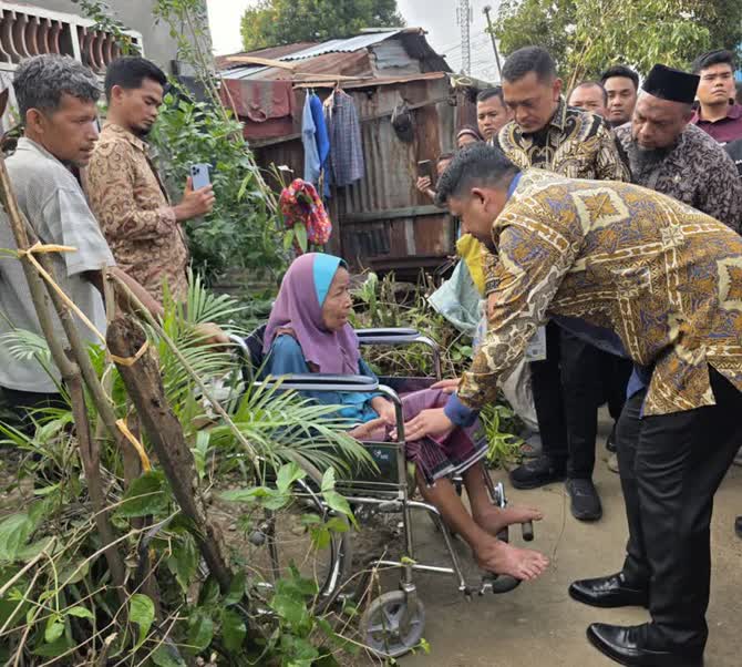 Gubernur Bobby Nasution Bangun Kembali Rumah Korban Puting Beliung di Medan Johor