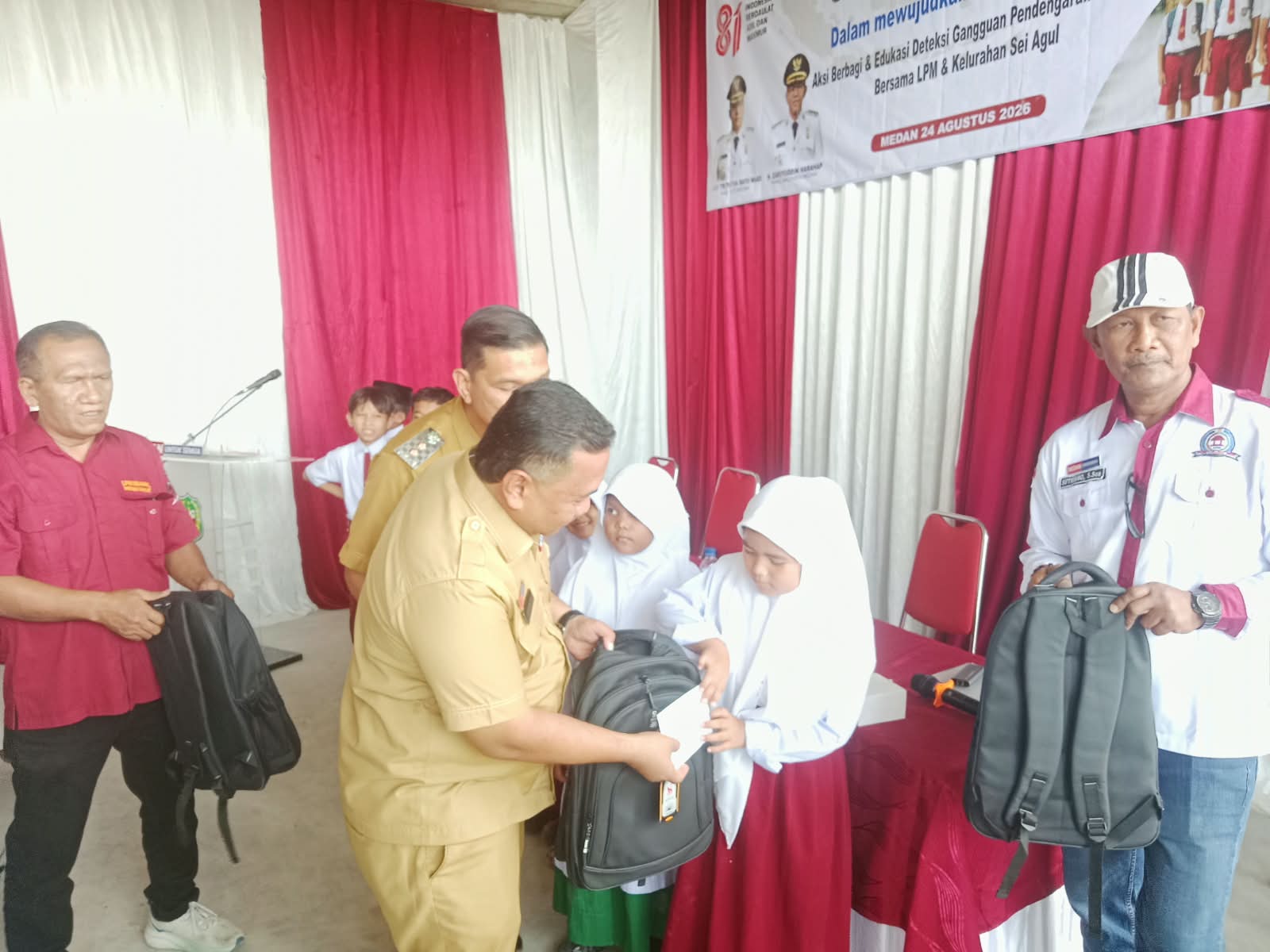 Aksi Berbagi LPM Sei Agul Bagikan 50 Tas dan Perlengkapan Sekolah, Didorong Jadi Role Model Se-Kecamatan Medan Barat