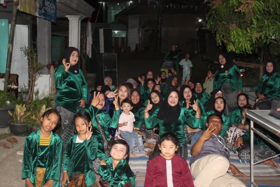 Mahasiswa KKN Unikama Ikut Rayakan Ulang Tahun Ibu -ibu PKK di Desa Petung Sewu