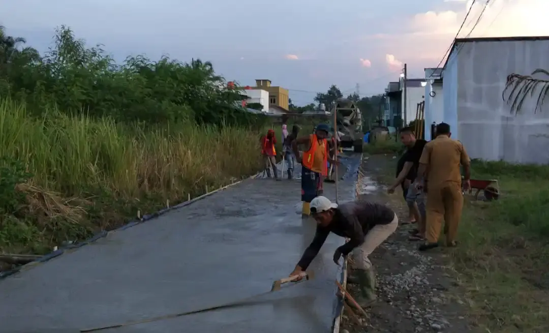 Mantap !!! Jalan Gang Garista Kini Mulus Dirabat Beton, Begini Kata Lurah Ladang Bambu