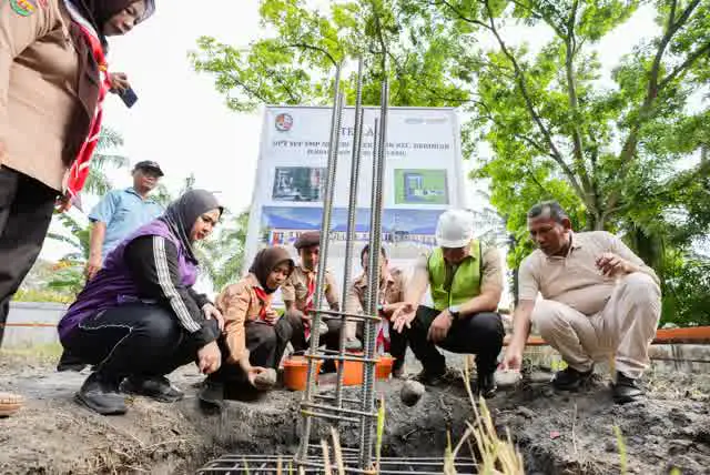 Bupati Deli Serdang Letakkan Batu Pertama Pembangunan RKB dan Aula SMP Negeri 1 Beringin