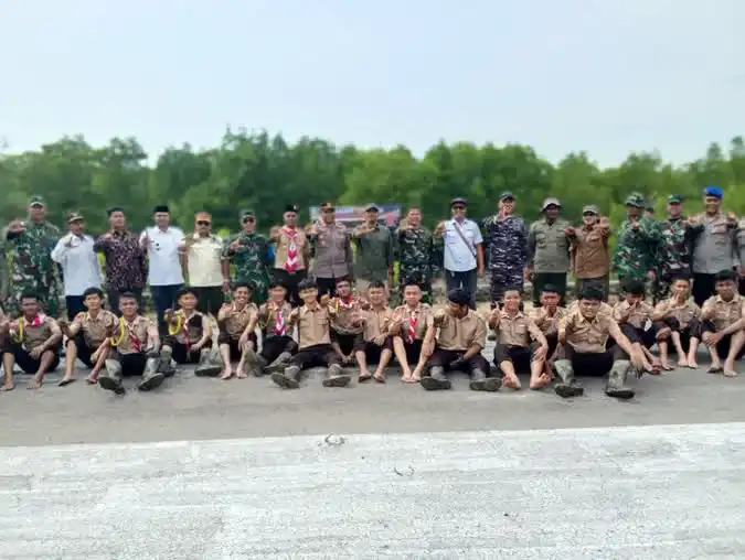 Seribu Pohon Untuk Negeri : Kodim 0104/Atim Hijaukan Bumi Sambut HUT TNI Ke-81