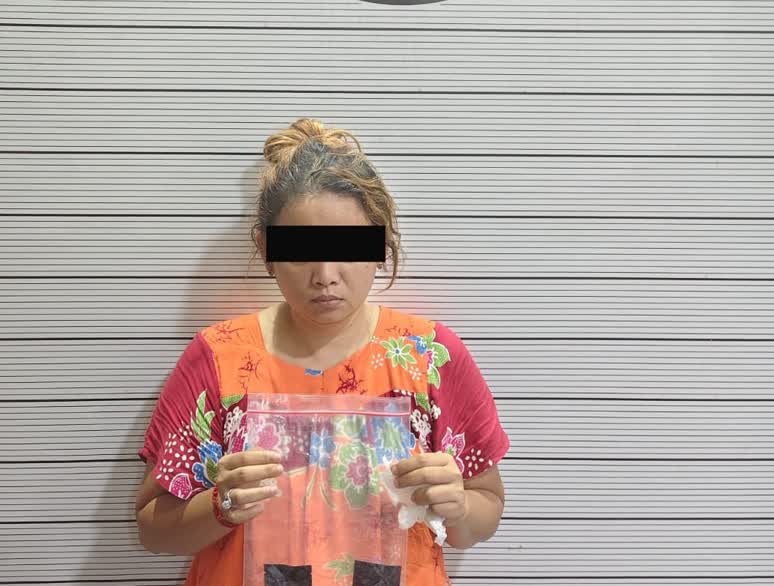 Oknum Kepling Disergap Polisi Saat Transaksi Pod Getar dan Pil Ekstasi di Mini Market Jalan Brigjen Katamso