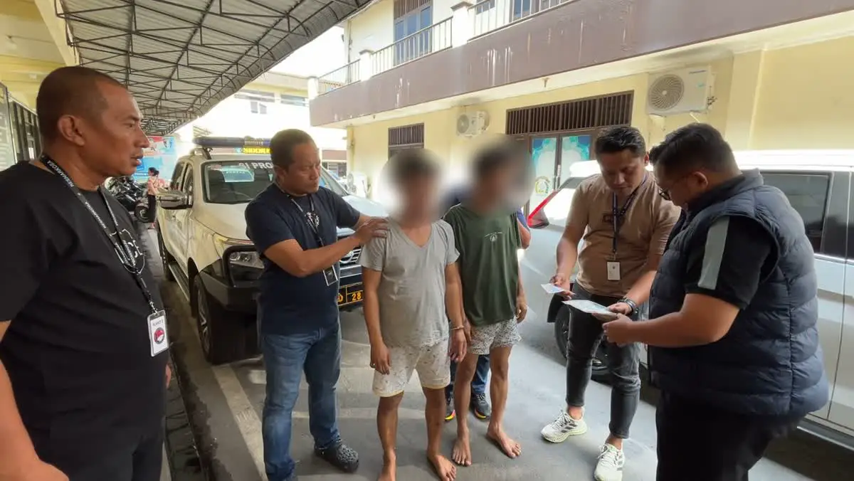 Bandar dan Pengedar Narkoba di Medan Polonia Coba Kabur dari Sergapan Polisi Dengan Melompat- lompat di Atas Atap Rumah Warga