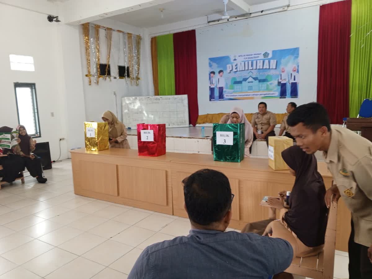MTS Al Manar Gelar Pemilihan Ketua dan Wakil Ketua OSIM, Reyval dan Nazwa Unggul