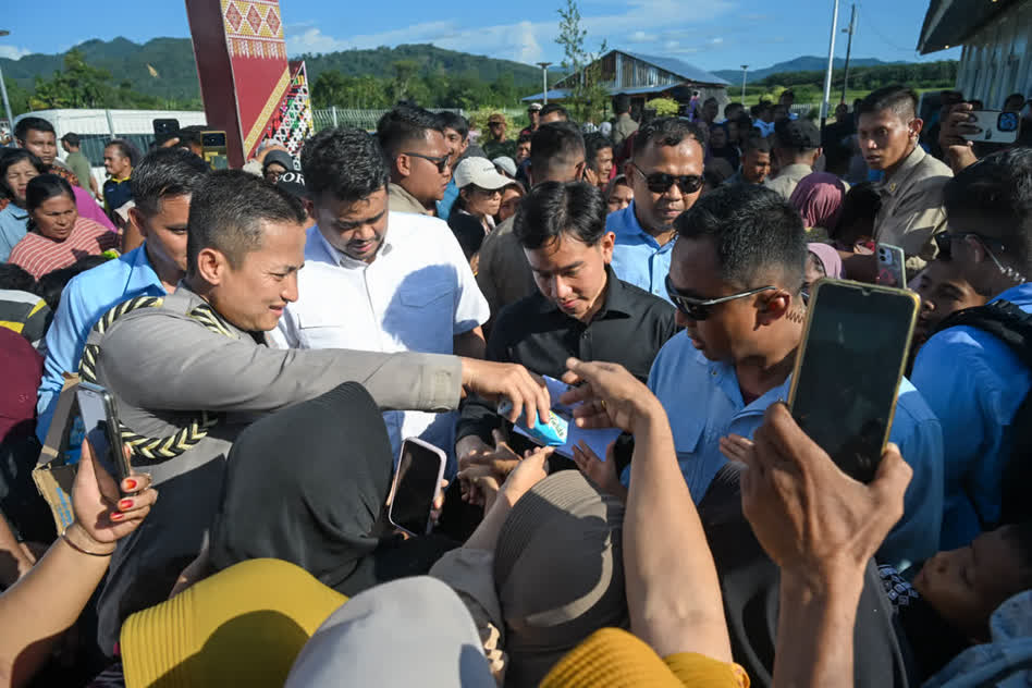 Kunjungi Huntara Tapsel, Wapres Gibran dan Gubernur Bobby Nasution Pastikan Huntap Segera Dibangun