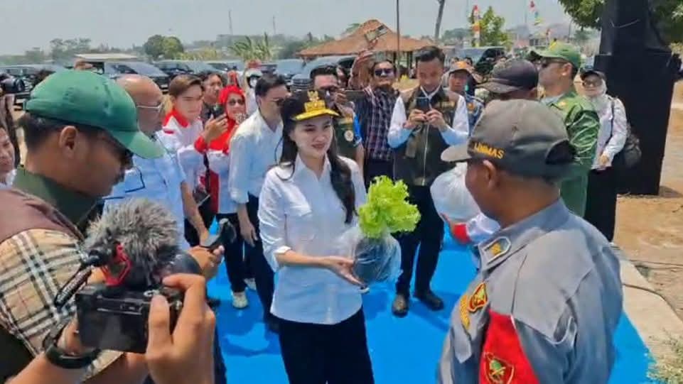 8 Ribu Satlinmas se-Jawa Tengah Padati Stadion Pandanaran Wujil