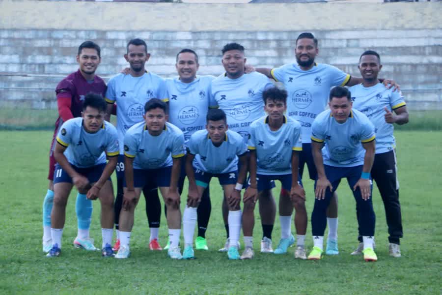 Dandim 0104/Atim Ikuti Laga Sepakbola, Perkuat Silaturahmi Dengan Masyarakat