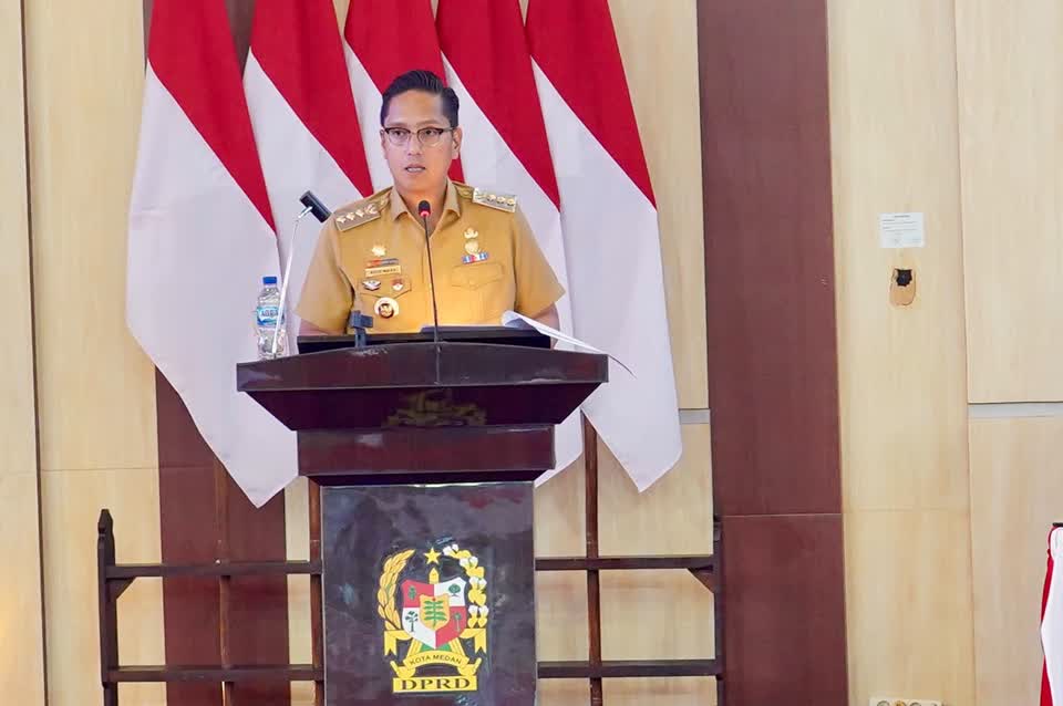 Di Rapat Paripurna DPRD Medan, Wali Kota Rico Waas : Penanggulangan Kemiskinan Jangan Hanya Hitung Bantuan, Ukur Keluarga yang Keluar dari Kemiskinan