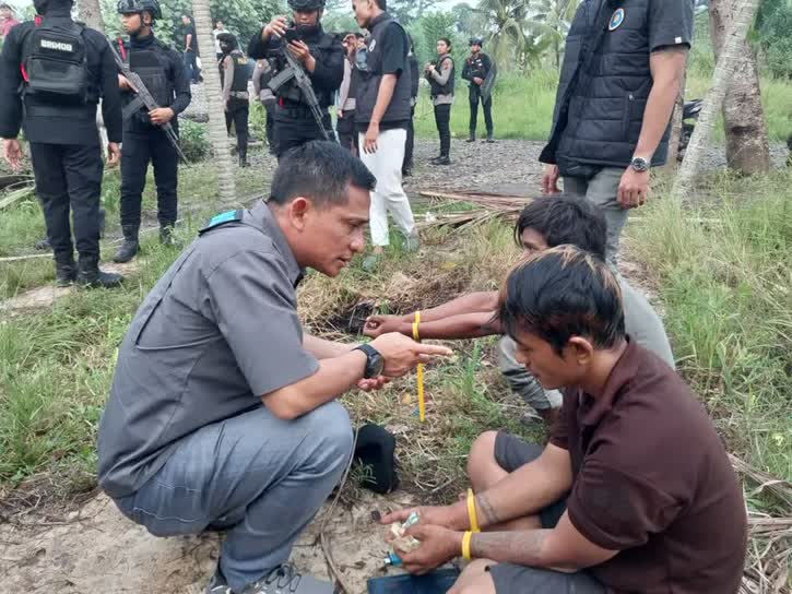 BNNP Sumut Obrak-abrik Sarang Narkoba di Desa Serbajadi, 3 Orang Diamankan, Barak-barak Narkoba Dimusnahkan