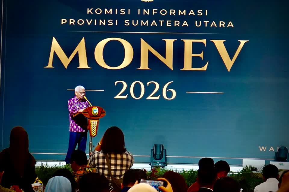 Wali Kota Rico Waas Raih Penghargaan Achievement Person KI Sumut Award 2026